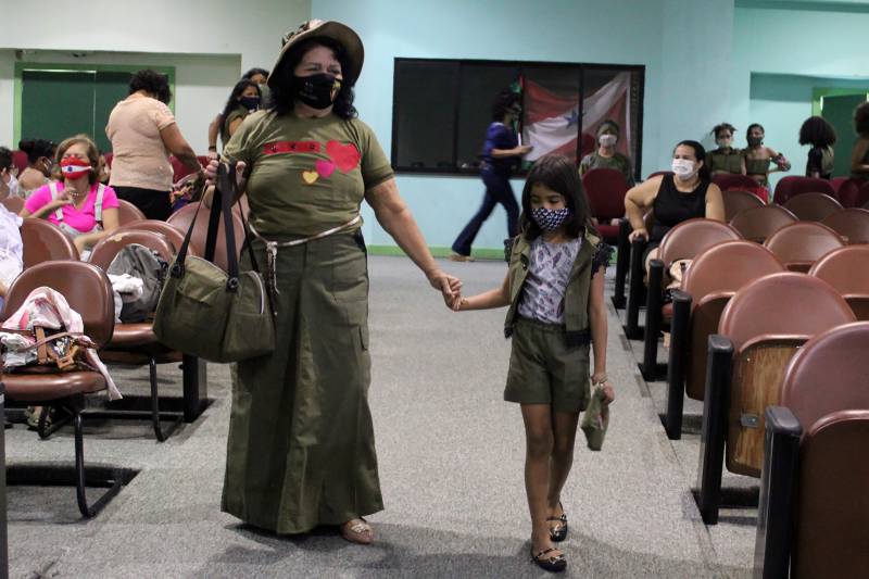 Governo do Pará expõe peças customizadas a partir de uniformes militares doados