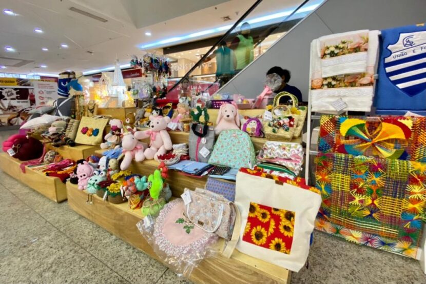 Economia Solidária disponibiliza novo estande para comercialização de artesanato em Shopping no Maceió